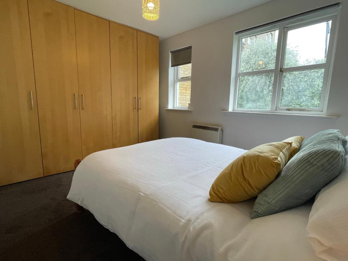 Surrey Docks Se16 Near Canada Water N Easy Access Canary Wharf Londra