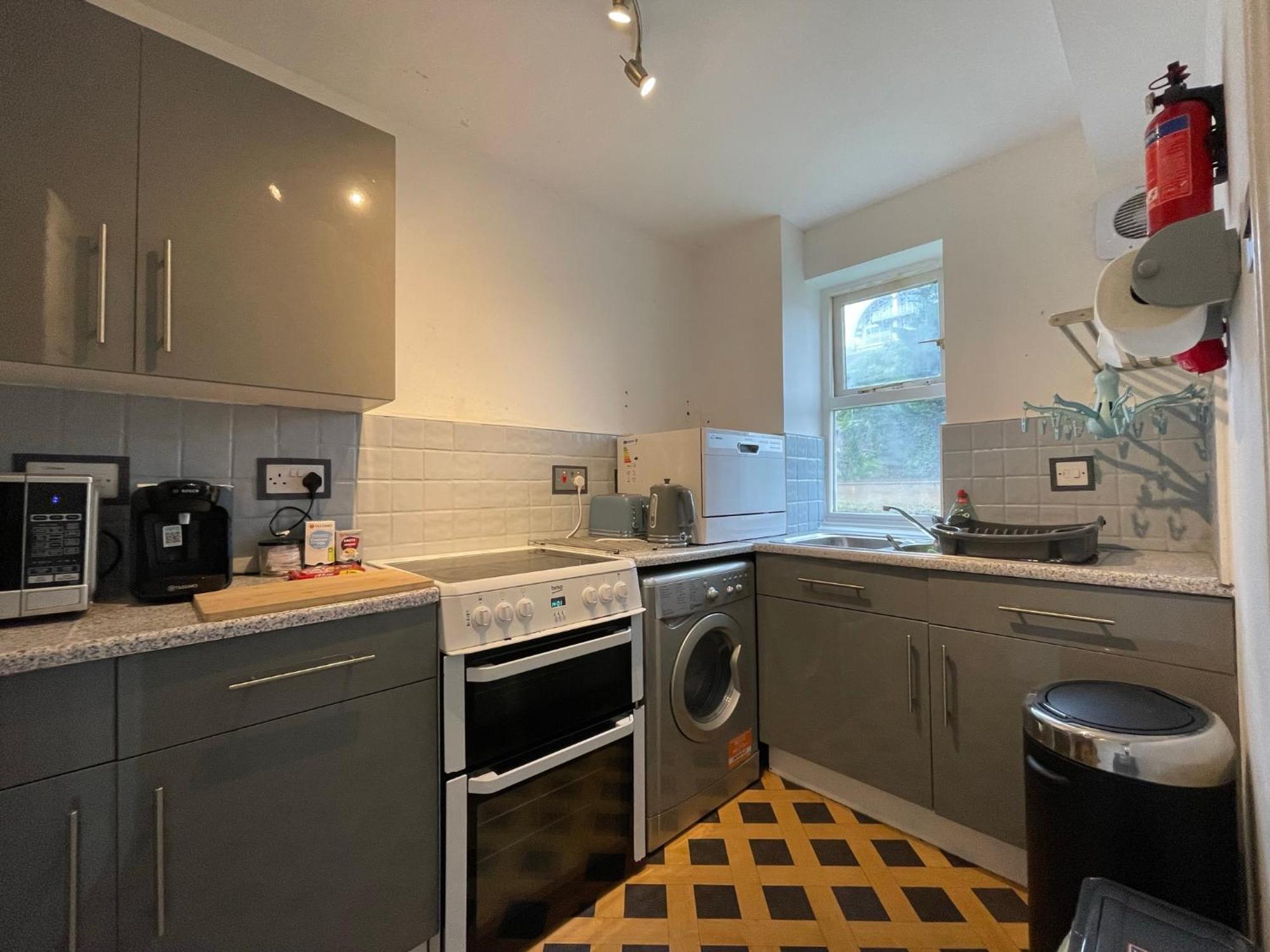 Surrey Docks Se16 Near Canada Water N Easy Access Canary Wharf * Londra